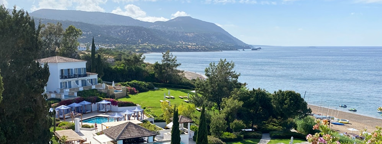 sea , villa and mountains